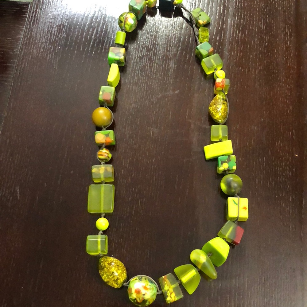 Ayala bar necks